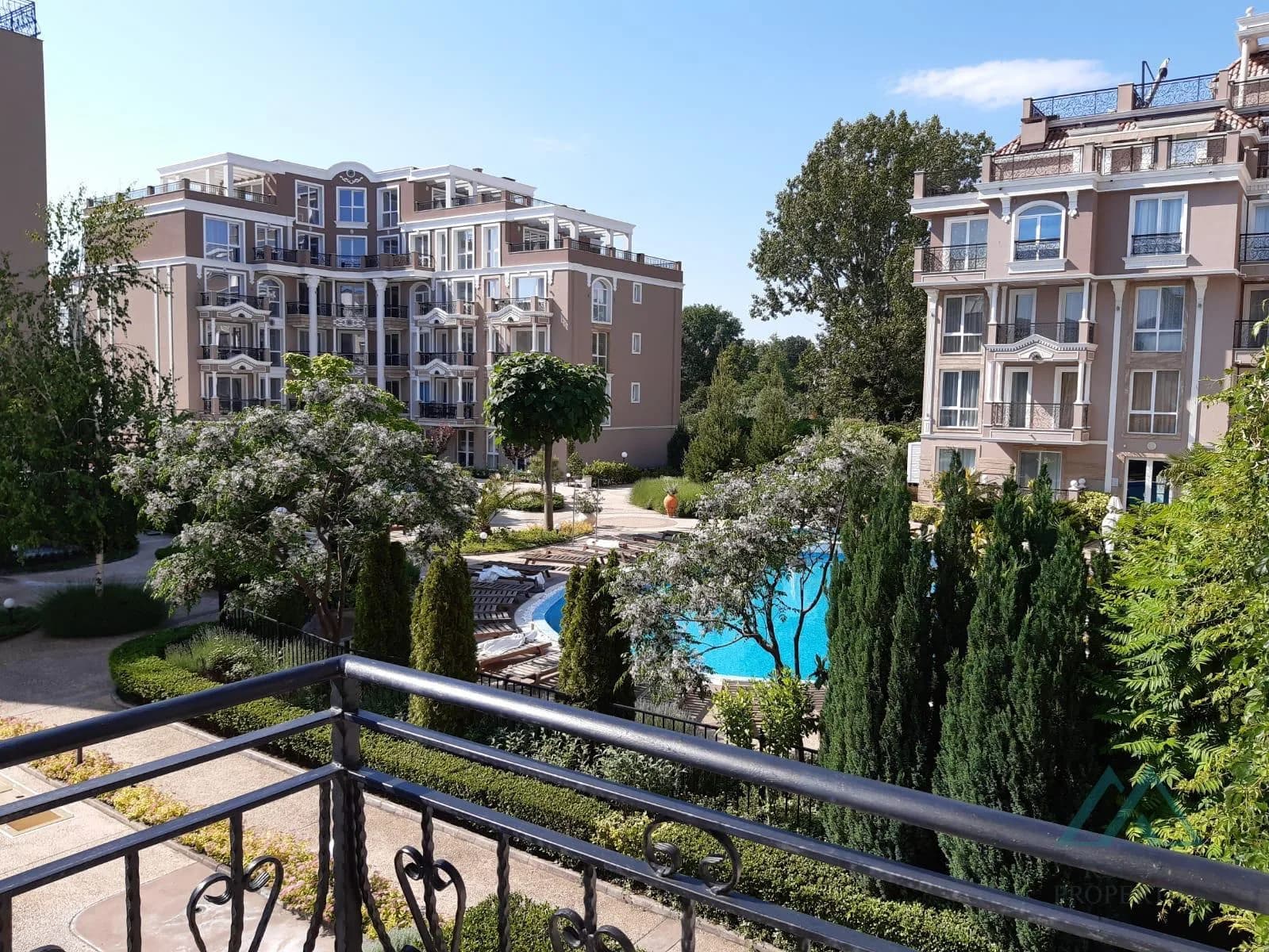 Veľký 48m2 apartmán s výhľadom na bazén v komplexe Dawn Park, Slnečné pobrežie. - foto 42