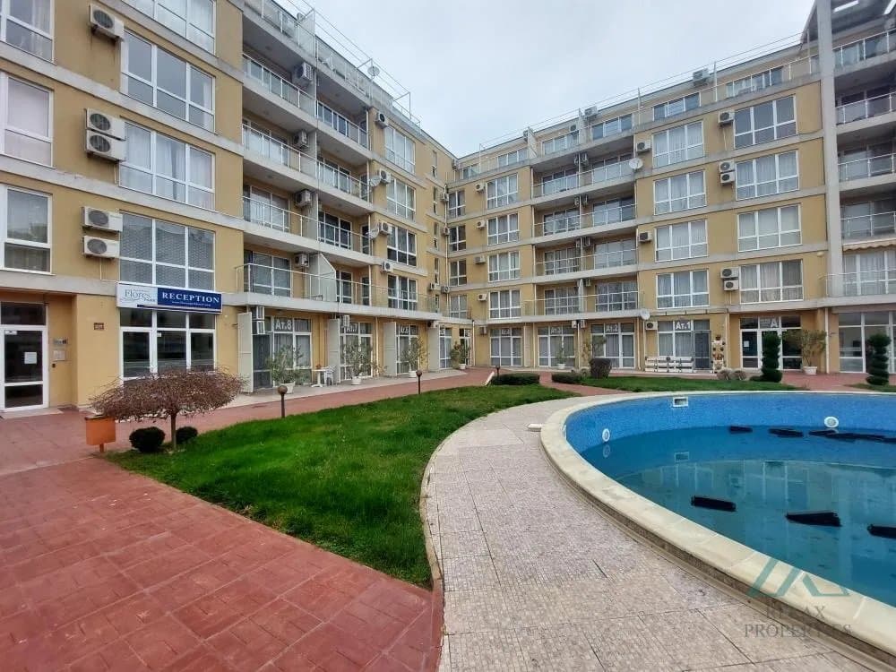 Prostorný 2-pokojový apartmán s terasou, komplex Flores Park, Slunečné pobřeží - jen 300 m od pláže, Bulharsko - foto 1