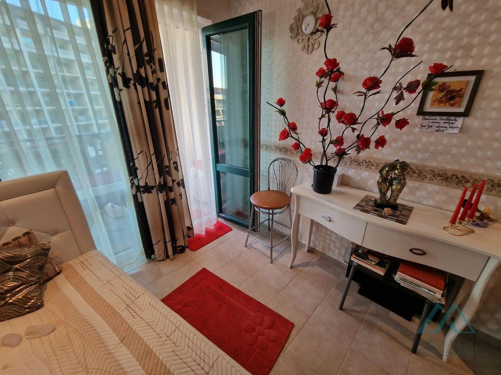 Velké studio v první linii s výhledem na bazén, 4* hotel Planeta a aquapark, 50 m od moře, Slunečné pobřeží, Bulharsko - foto 2