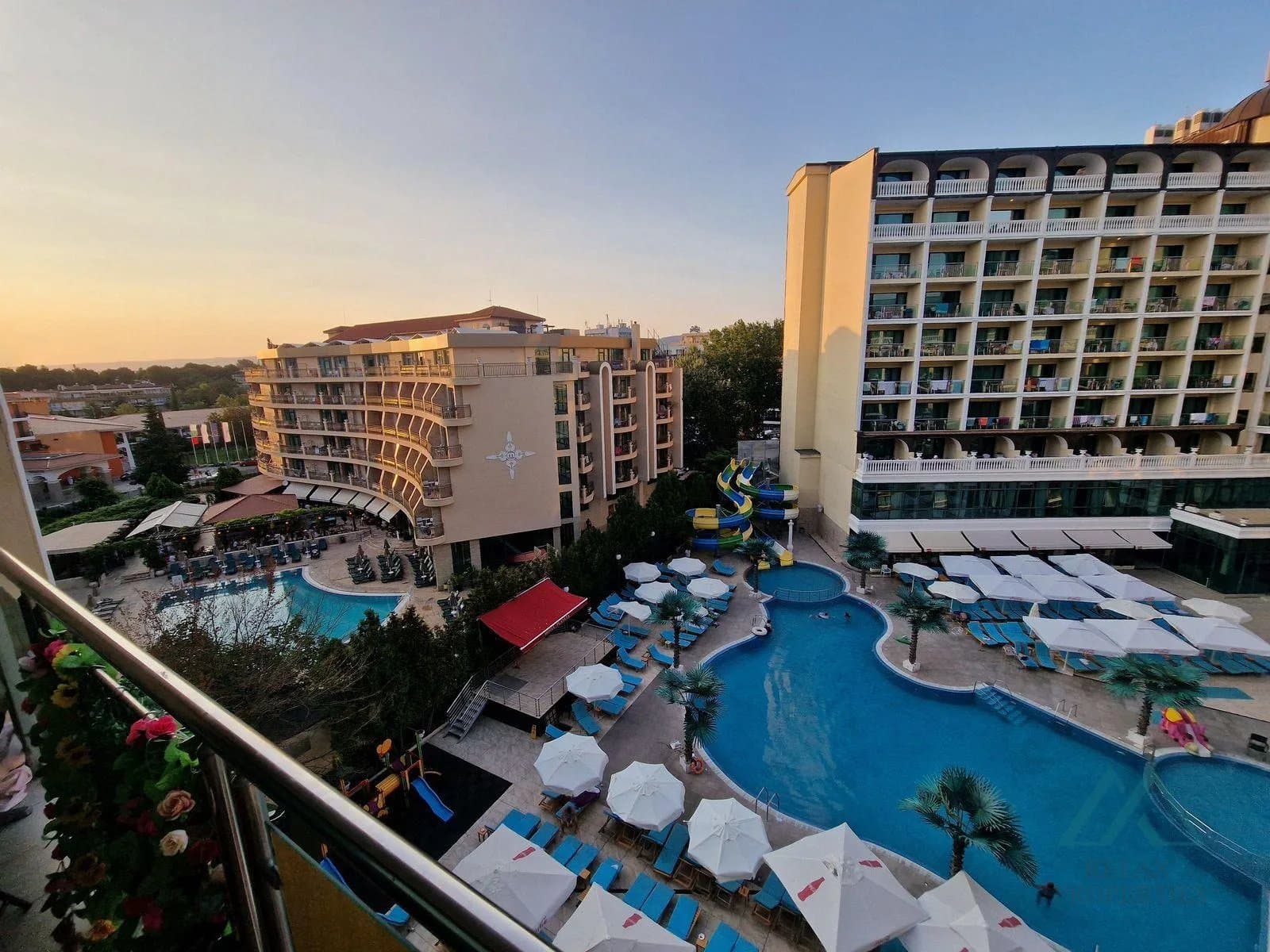 Velké studio v první linii s výhledem na bazén, 4* hotel Planeta a aquapark, 50 m od moře, Slunečné pobřeží, Bulharsko - foto 15