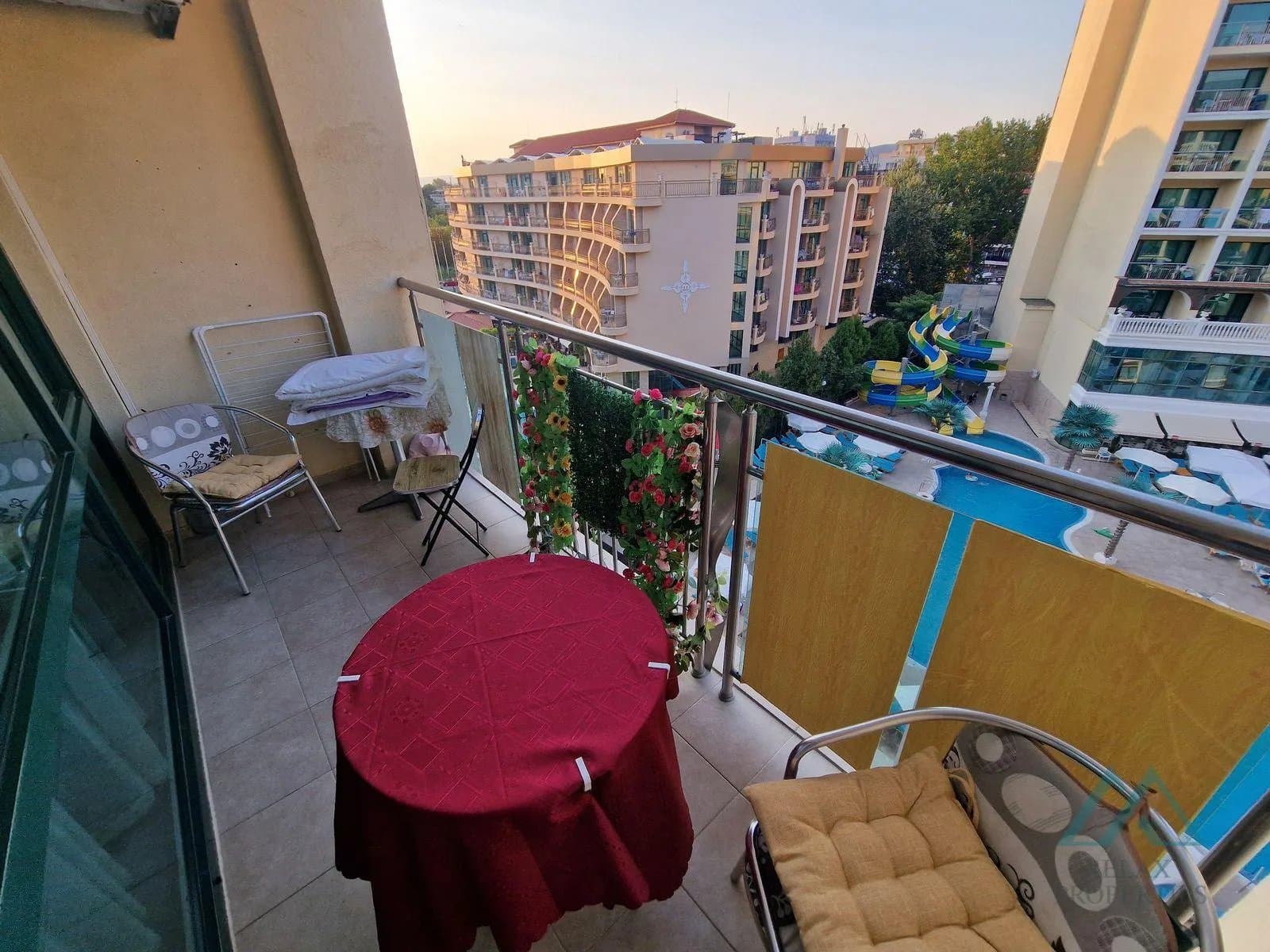 Velké studio v první linii s výhledem na bazén, 4* hotel Planeta a aquapark, 50 m od moře, Slunečné pobřeží, Bulharsko - foto 17