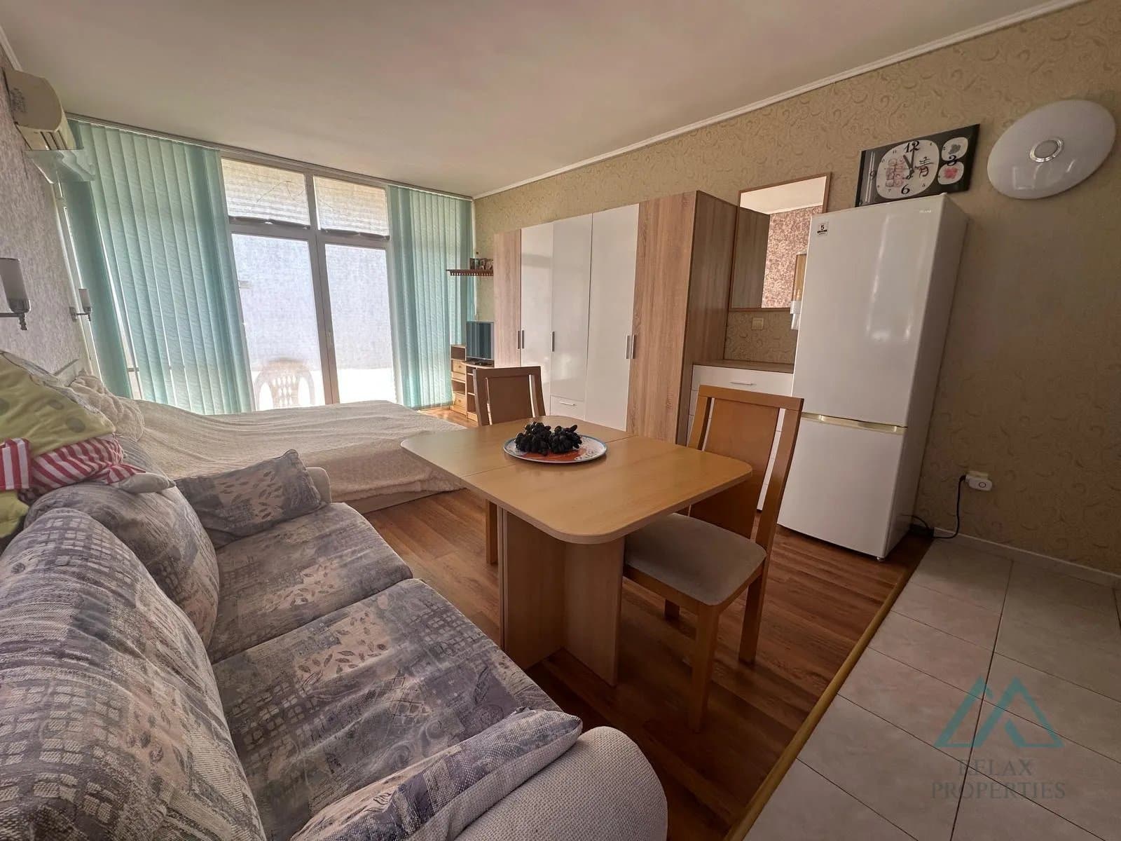 Prostorné studio s výhledem na bazén, Semiramida Gardens, Slunečné pobřeží - jen 400 m od moře - foto 11