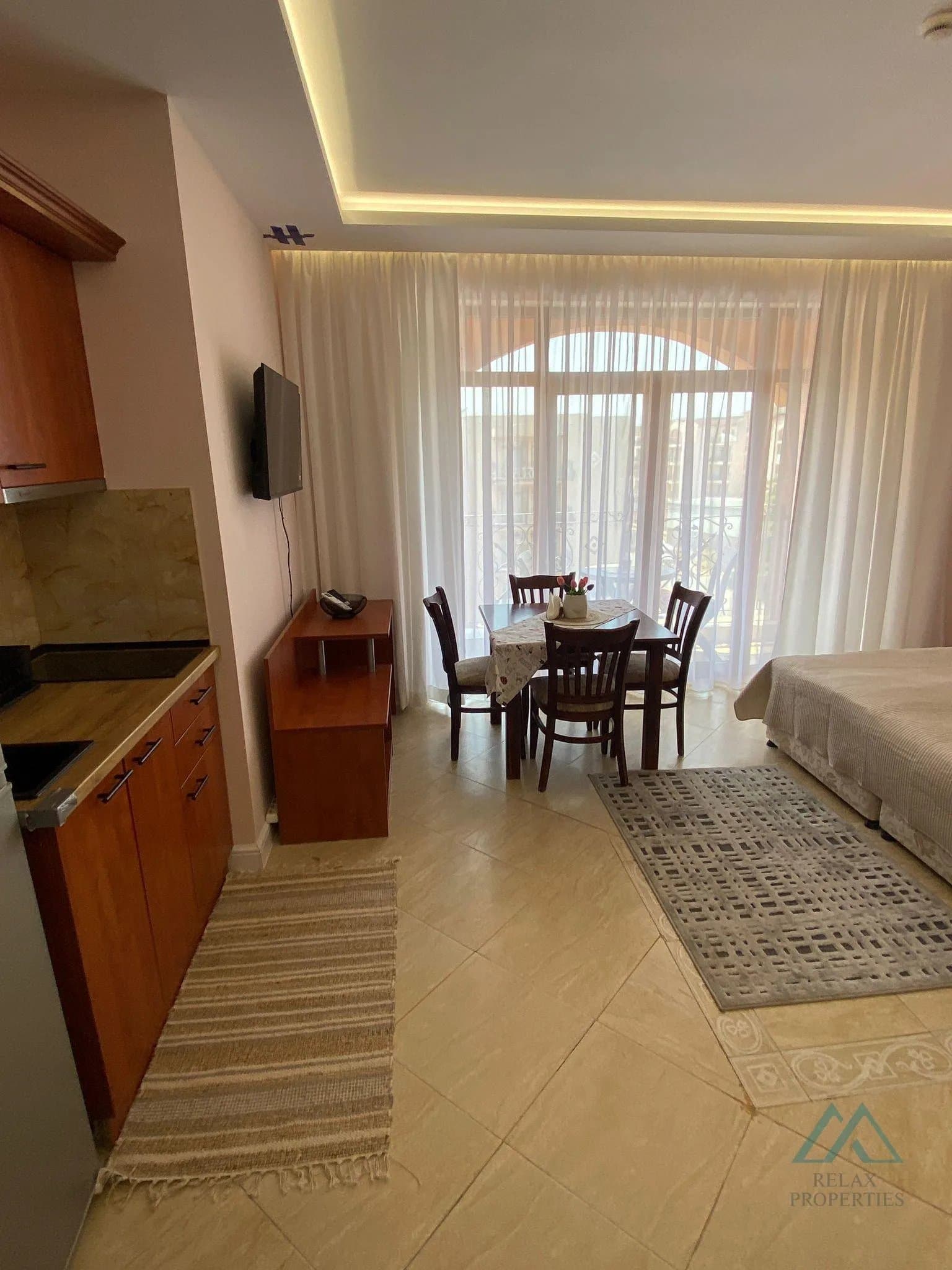 Prostorné zařízené studio s výhledem na bazén v komplexu Palazzo, Slunečné pobřeží - jen 200 m od moře - foto 5