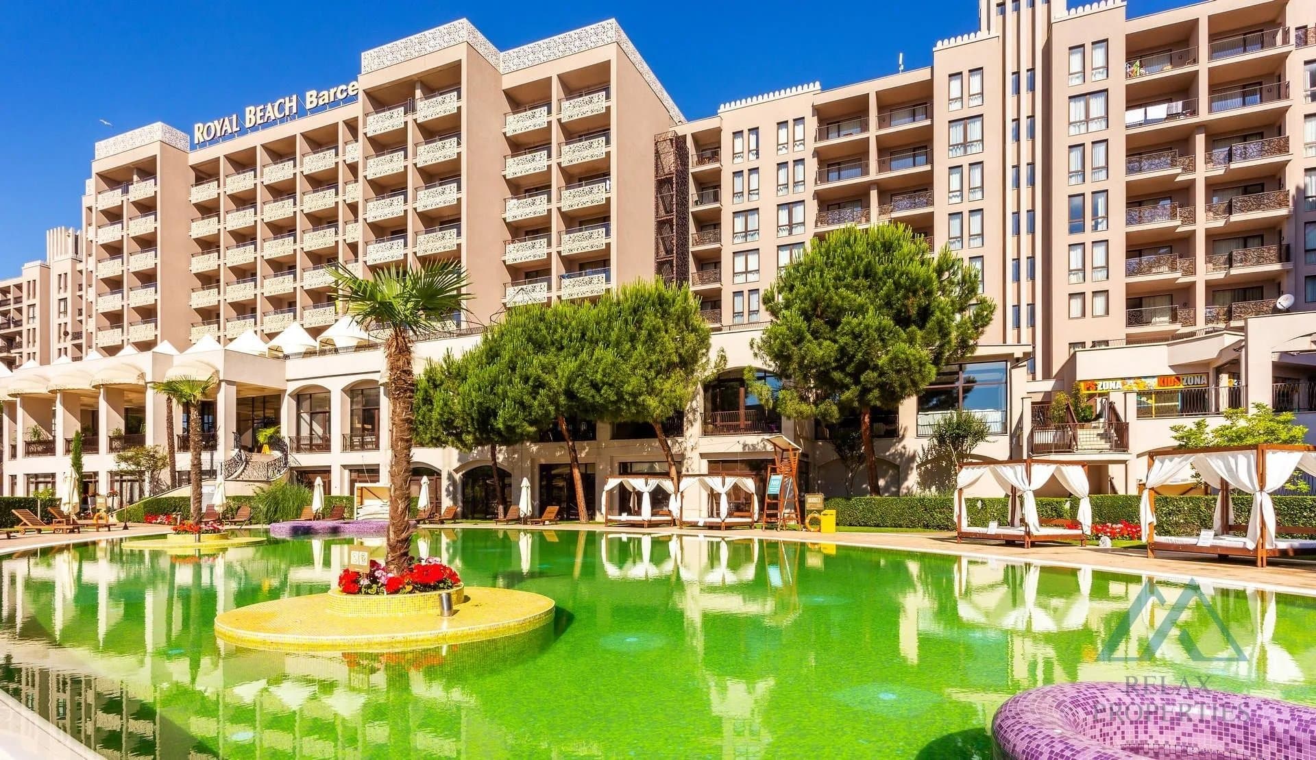 Prostorný apartmán s výhledem na bazén, Barceló Royal Beach, první linie k moři, Slunečné pobřeží - foto 7