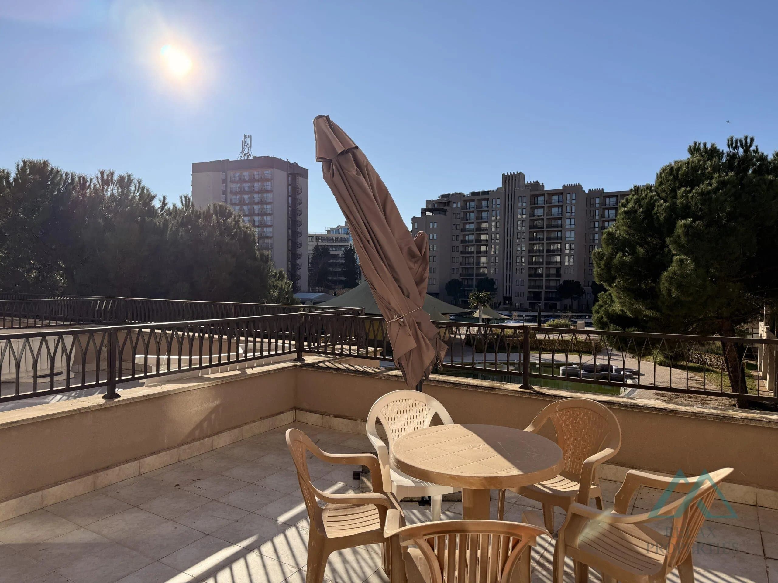 Apartmán s prostornou terasou a výhledem na bazén, Barceló Royal Beach, Slunečné pobřeží, Bulharsko - foto 1