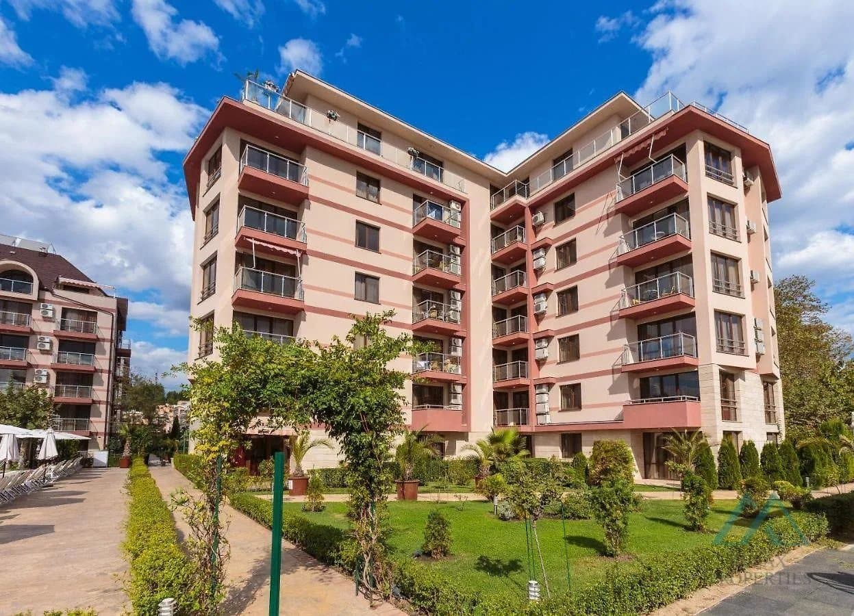 Prostorný apartmán s výhledem na bazén, Tarsis Club & SPA, 700 m od moře, Slunečné pobřeží - foto 2