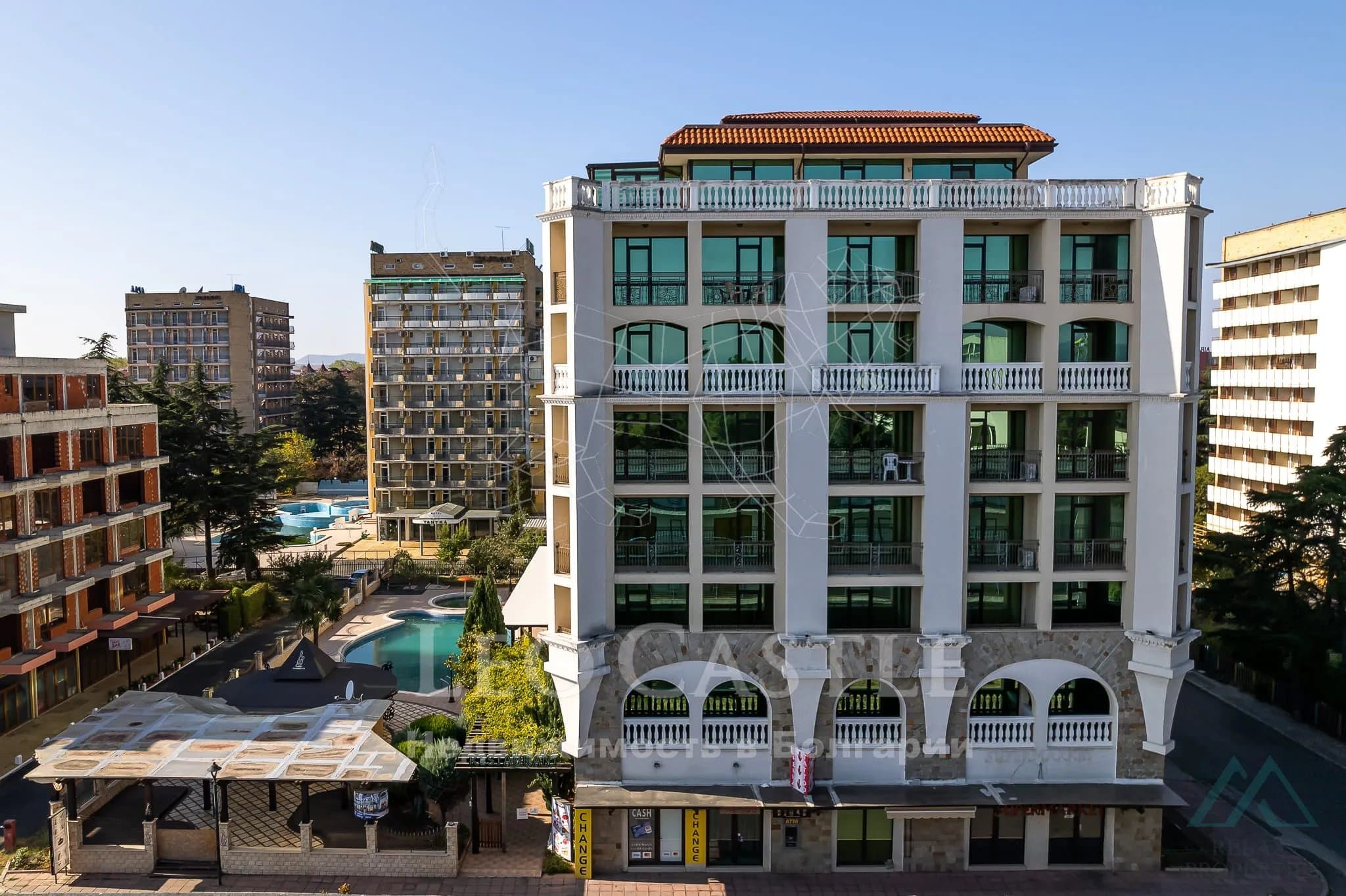 Prostorný 2 pokojový apartmán o rozloze 83,21 m², 2 koupelnami a výhledem na moře v komplexu Babylon na Slunečném pobřeží. - foto 4