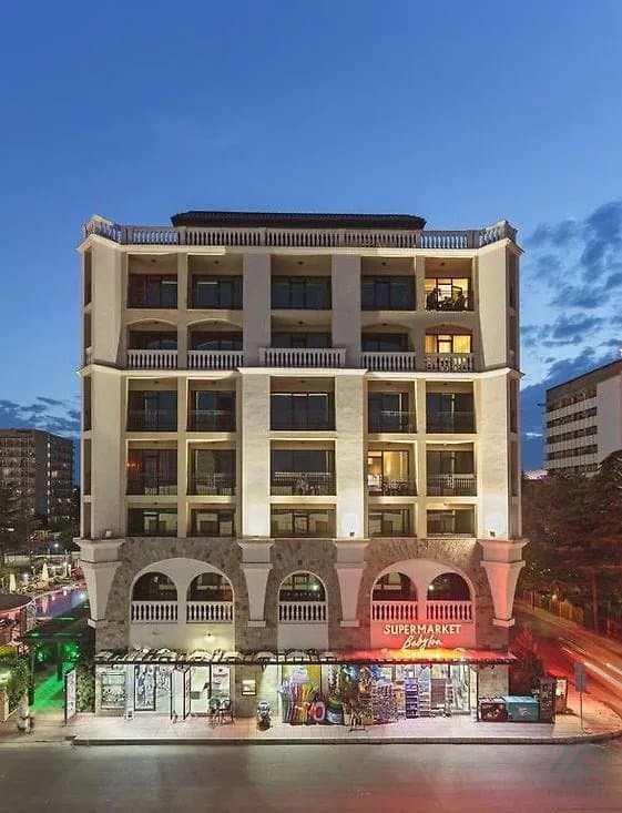 Prostorný 2 pokojový apartmán o rozloze 83,21 m², 2 koupelnami a výhledem na moře v komplexu Babylon na Slunečném pobřeží. - foto 1