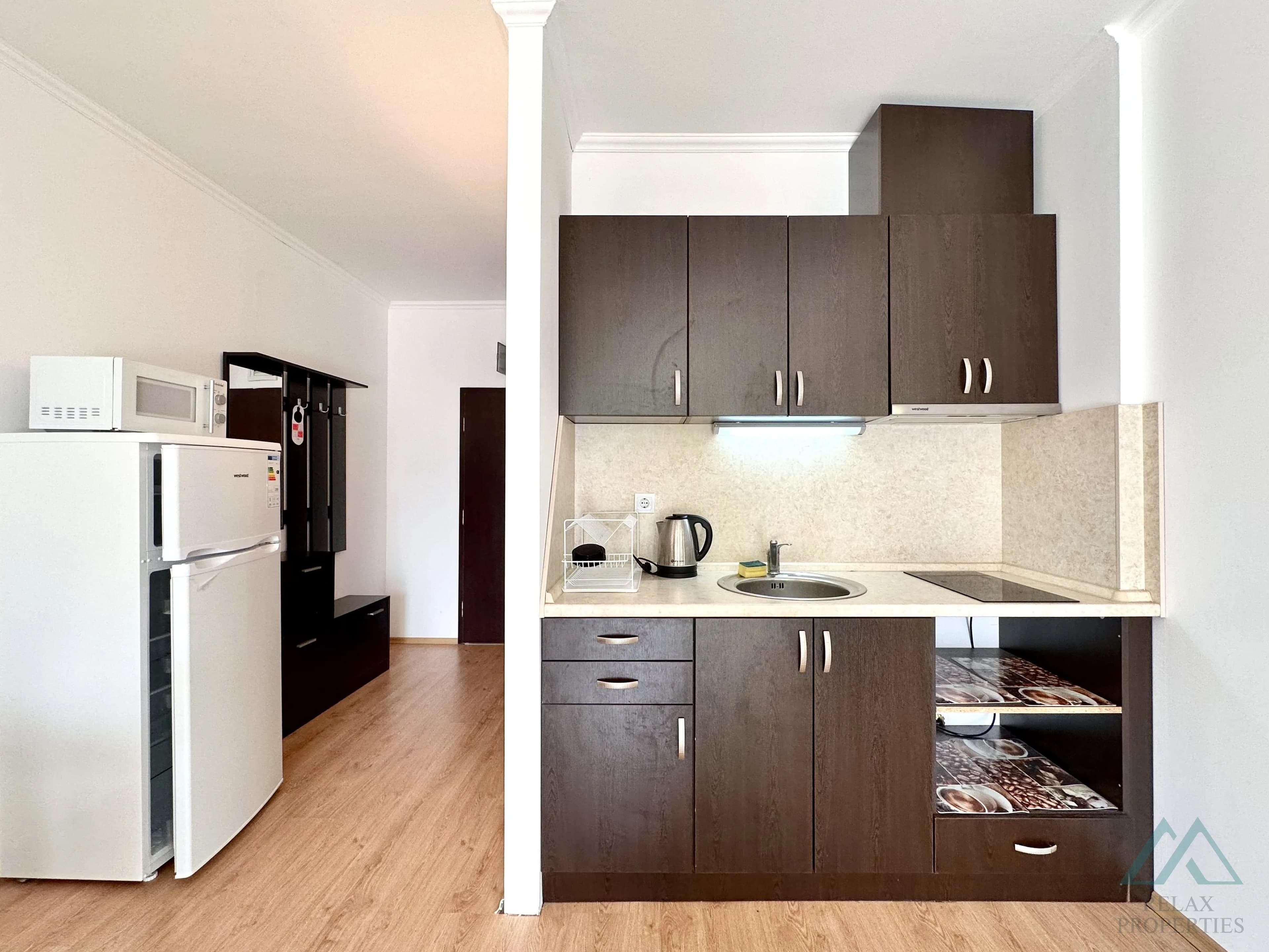 Prostorný 2 pokojový apartmán o rozloze 83,21 m², 2 koupelnami a výhledem na moře v komplexu Babylon na Slunečném pobřeží. - foto 15