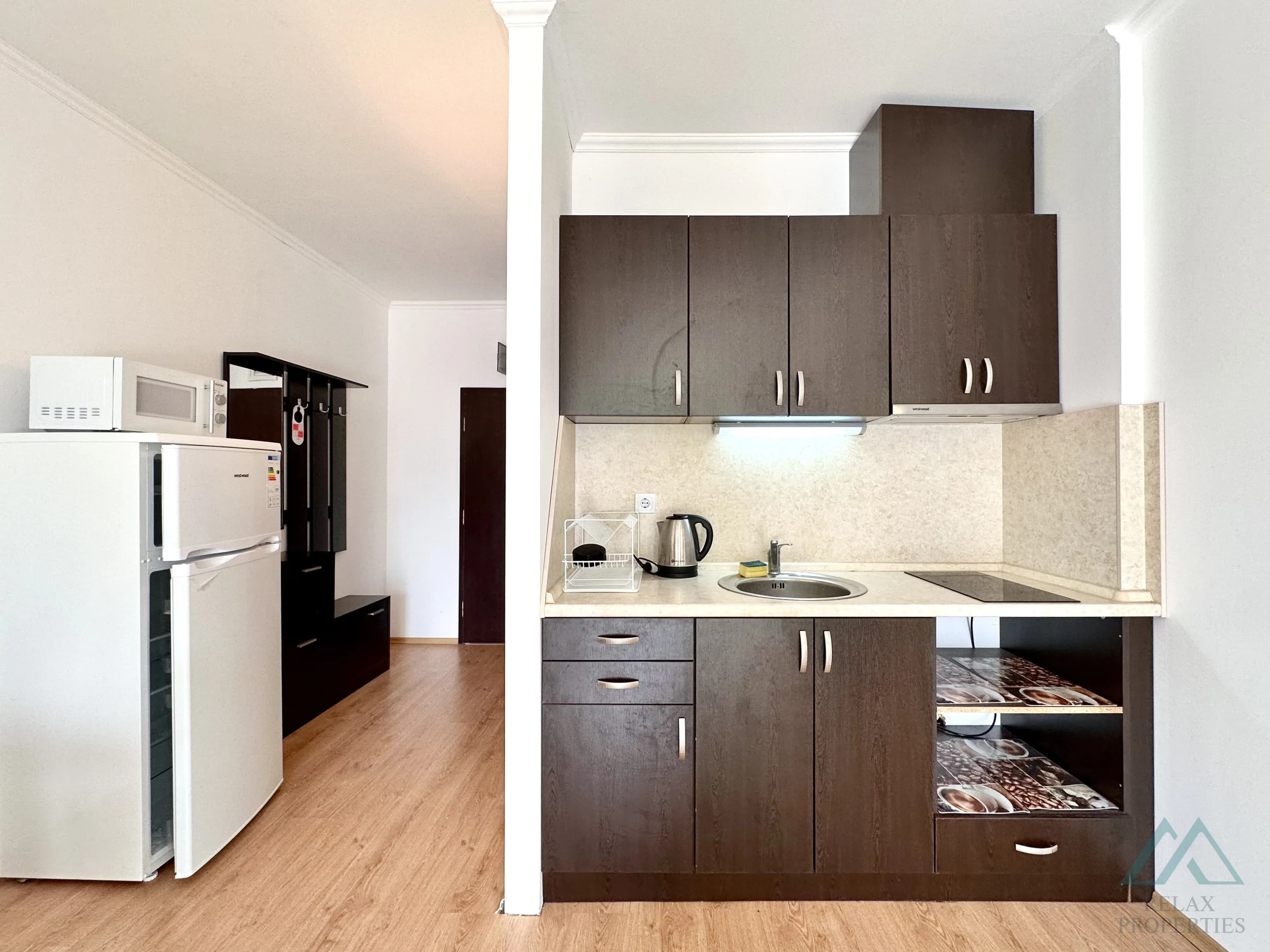 Prostorný 2 pokojový apartmán o rozloze 83,21 m², 2 koupelnami a výhledem na moře v komplexu Babylon na Slunečném pobřeží. - foto 15