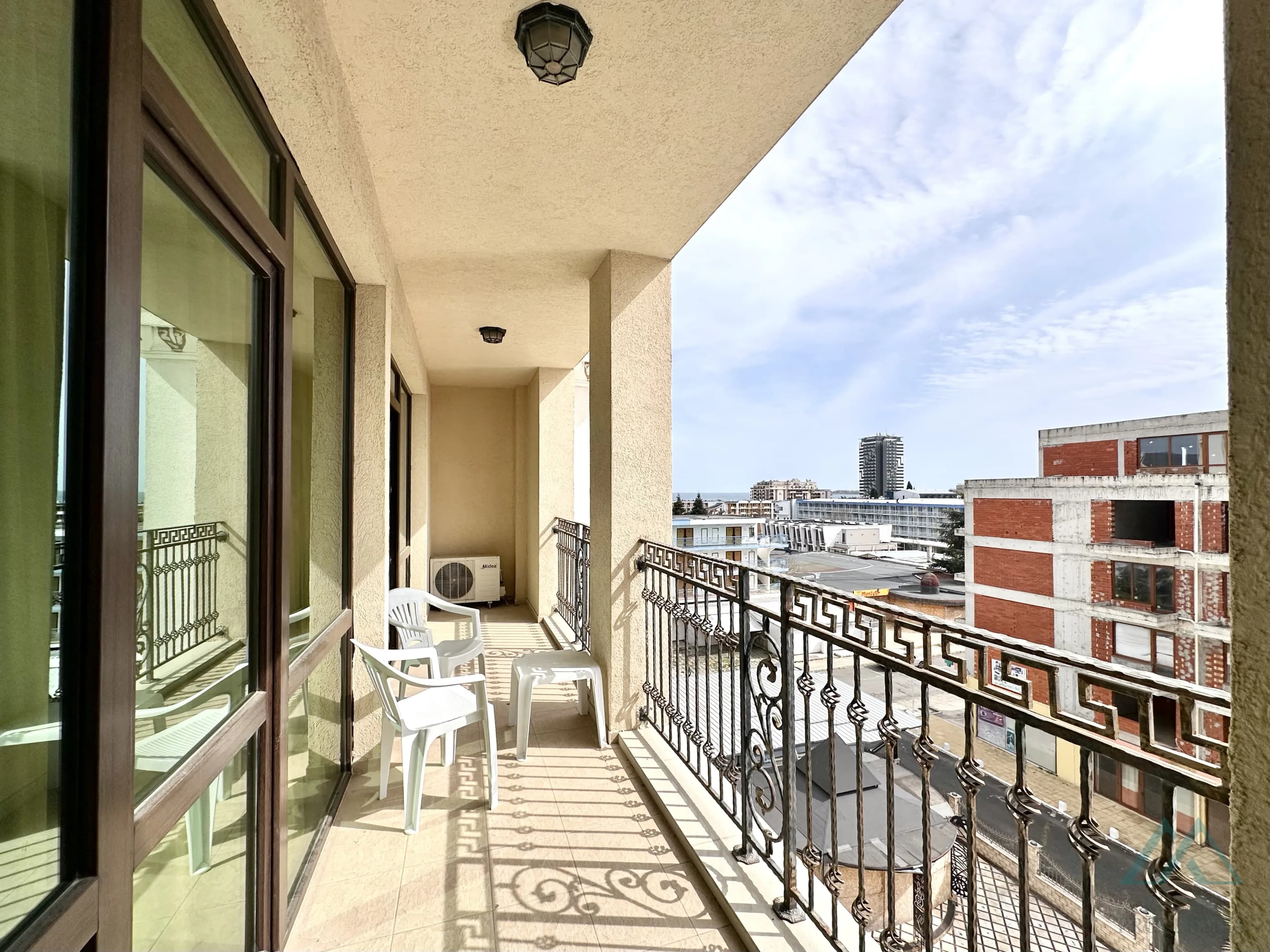 Prostorný 2 pokojový apartmán o rozloze 83,21 m², 2 koupelnami a výhledem na moře v komplexu Babylon na Slunečném pobřeží. - foto 35