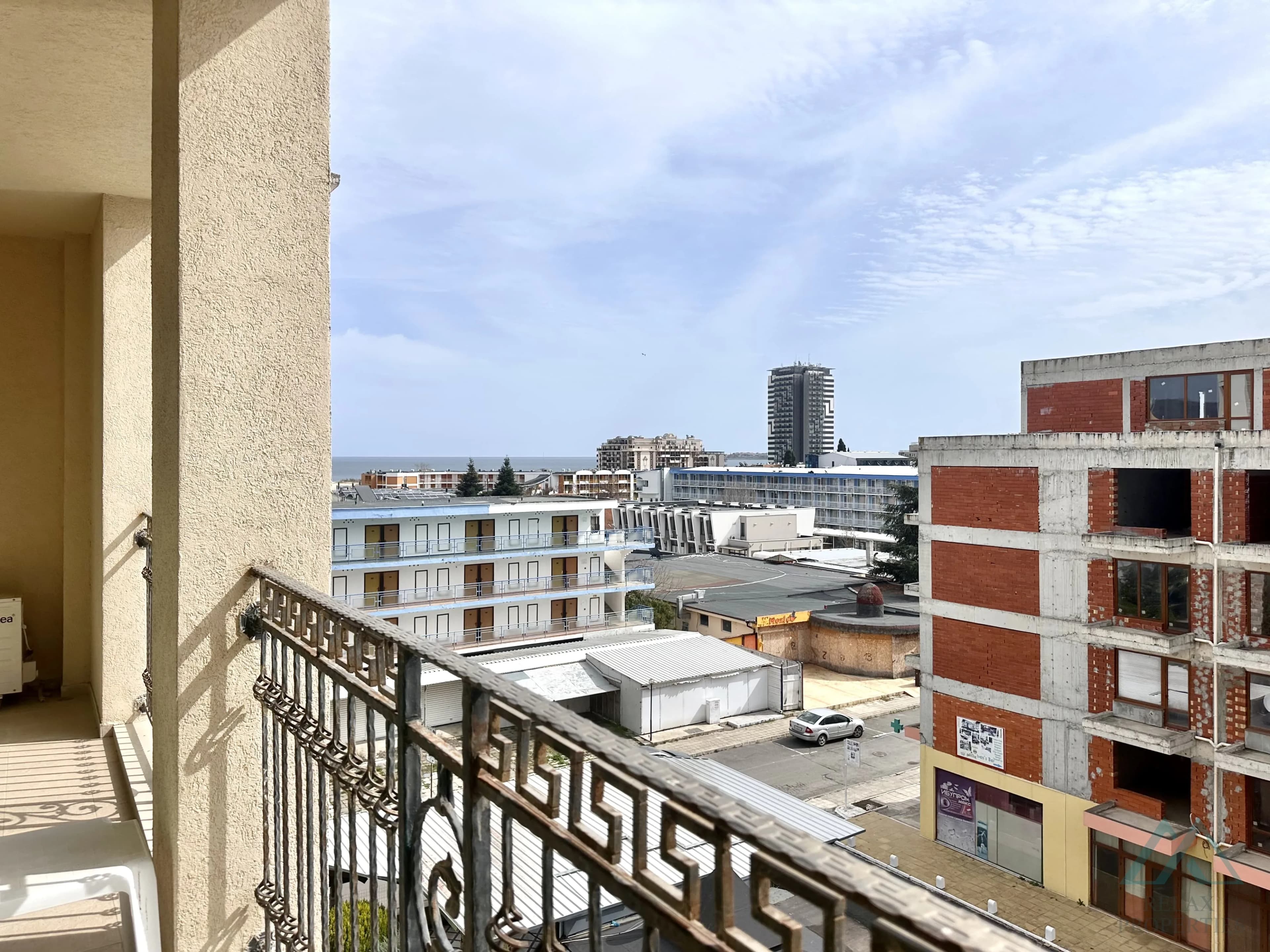 Prostorný 2 pokojový apartmán o rozloze 83,21 m², 2 koupelnami a výhledem na moře v komplexu Babylon na Slunečném pobřeží. - foto 36