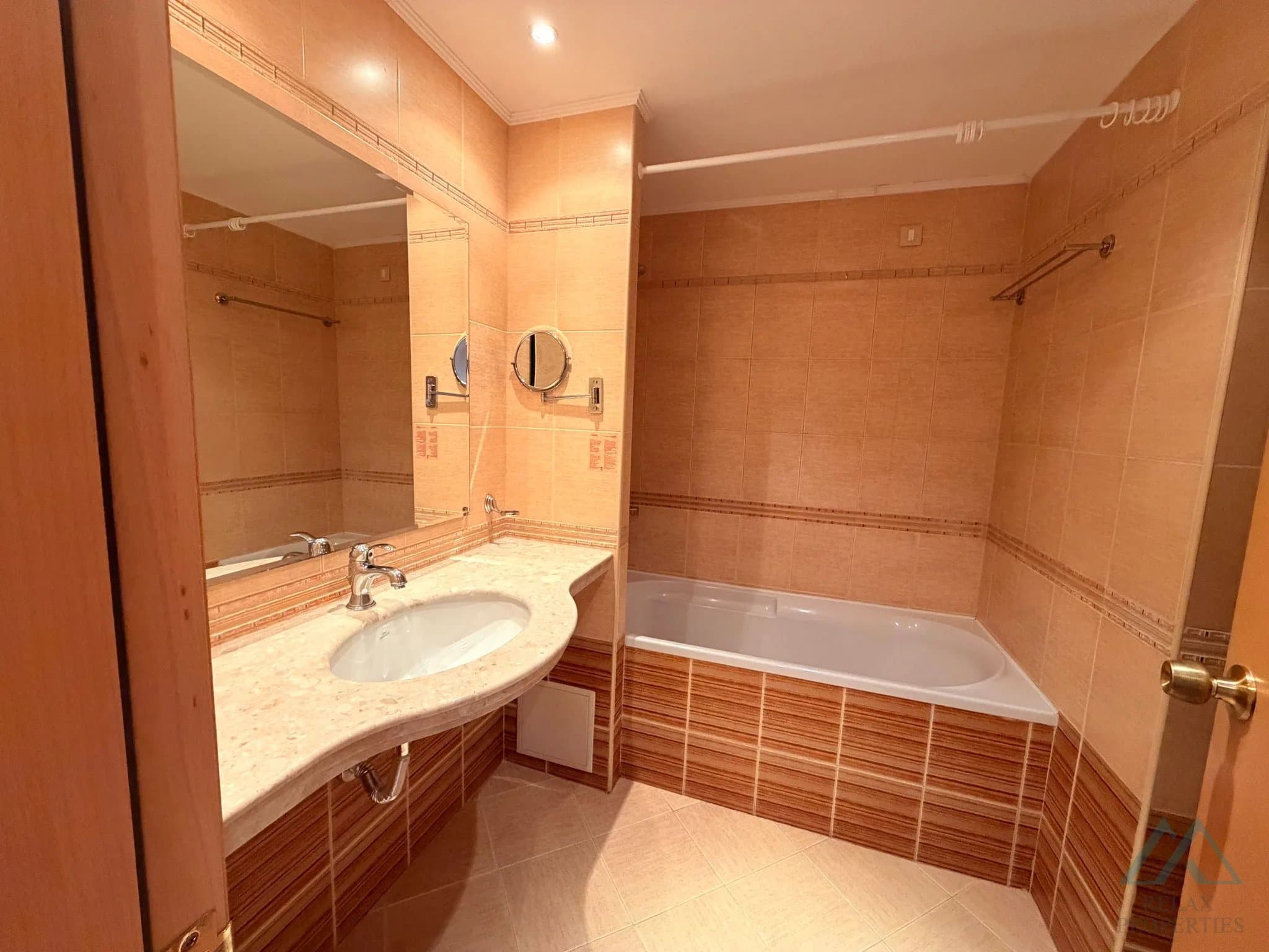 Výhled na moře! luxusní DIT Majestic 2+kk, první řada, Slunečné pobřeží - foto 17