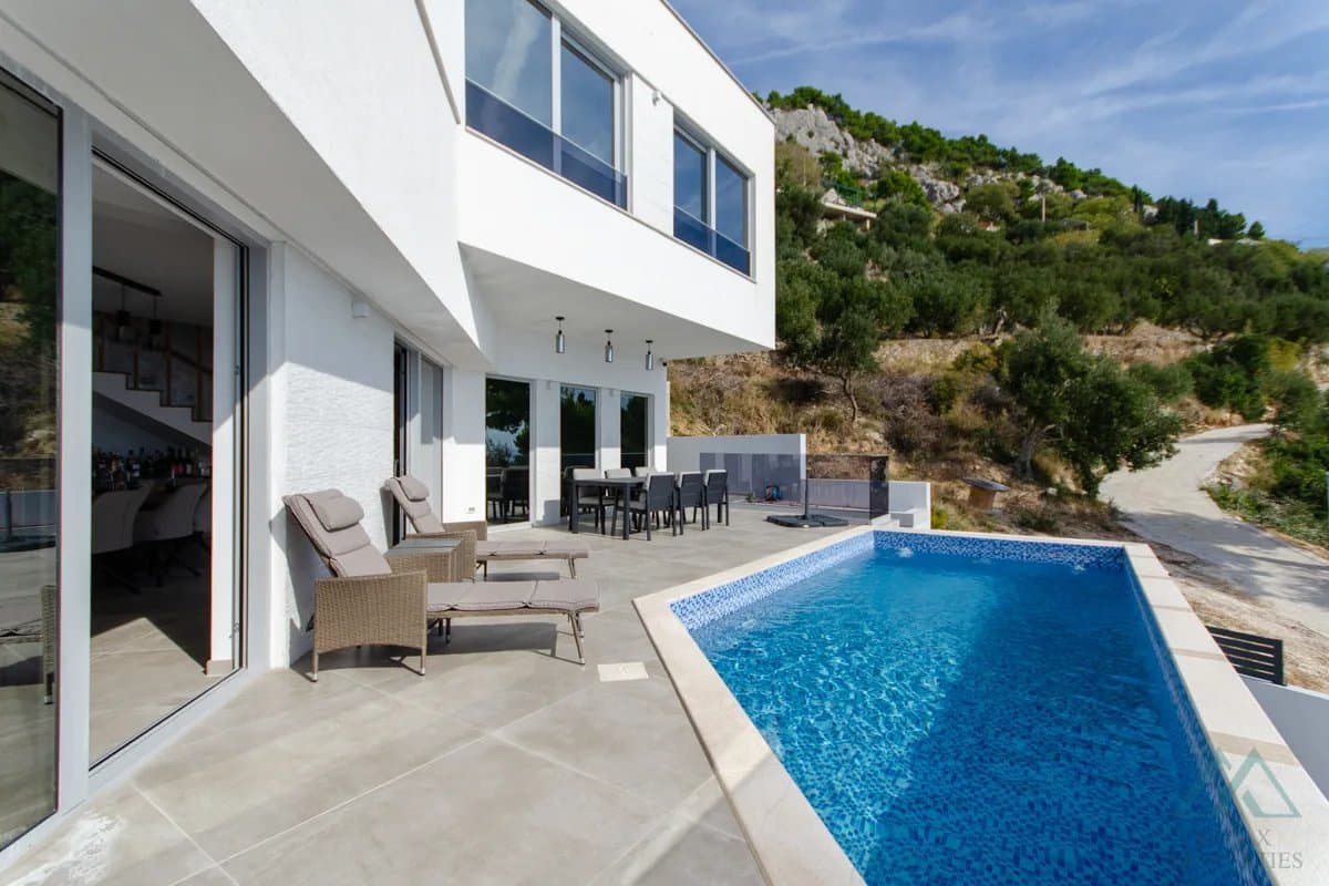 Vila s panoramatickým výhledem na moře a nekonečným bazénem, 70 m od moře, Omiš - Dalmácie - foto 4