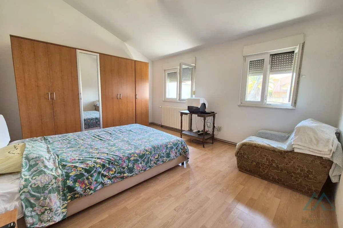 Samostatně stojící dvoupatrový dům, 500 m od moře, Kaštel Lukšić - Dalmácie - foto 7