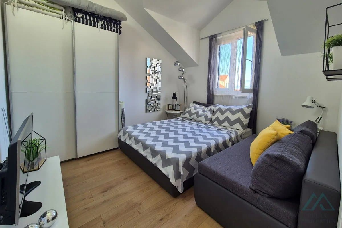 Moderně zařízený apartmán s výhledem na moře, 350 m od moře, Supetar - ostrov Brač - foto 6