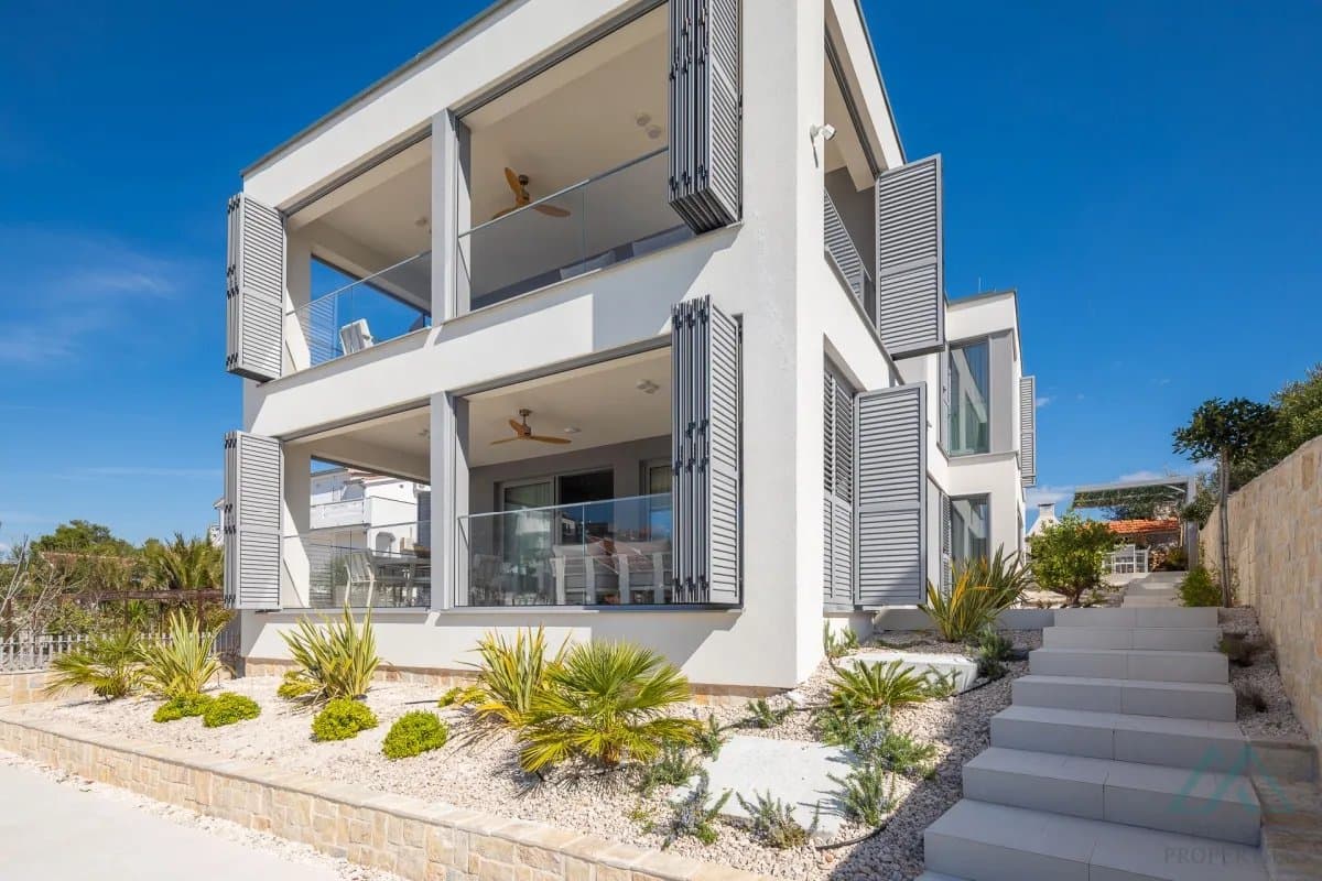 Luxusní vila s bazénem v 1. linii u moře, Rogoznica - Dalmácie - foto 6