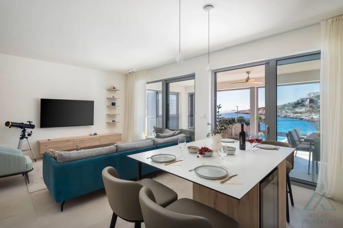 Luxusní vila s bazénem v 1. linii u moře, Rogoznica - Dalmácie - foto 9