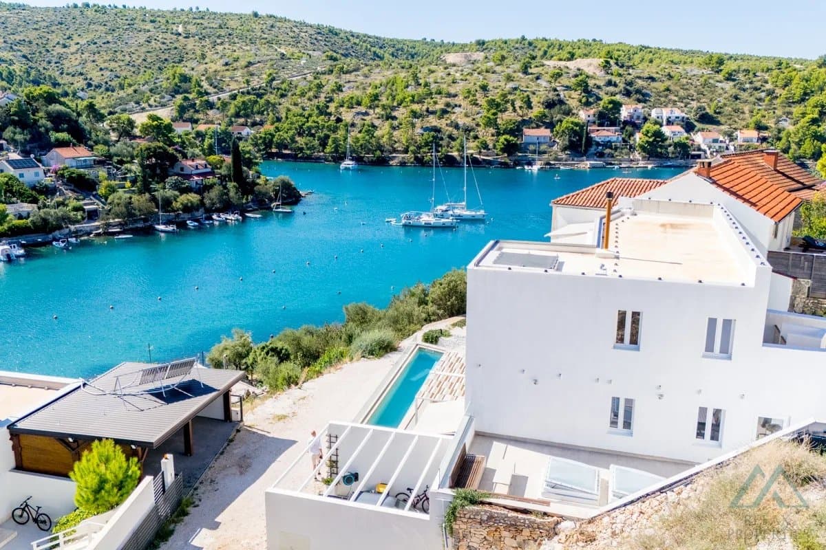 Novostavba vily s bazénem a otevřeným výhledem na moře, Brač - Bobovišća - foto 1