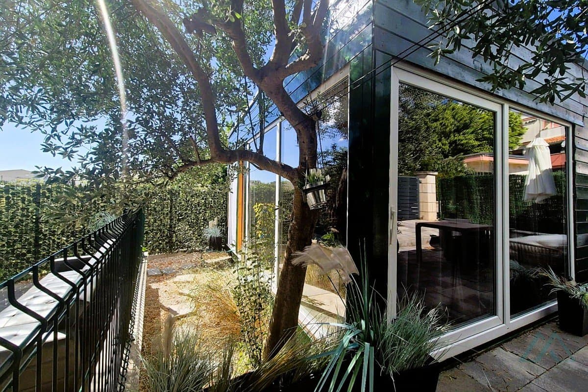 Novostavba domu se 2 apartmány, zahradou a parkovištěm, Kaštel Lukšić - Dalmácie - foto 3