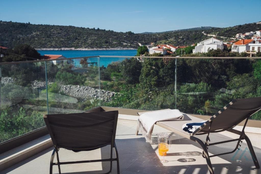 Vila se dvěma apartmány a bazénem, Rogoznica - Dalmácie - foto 3