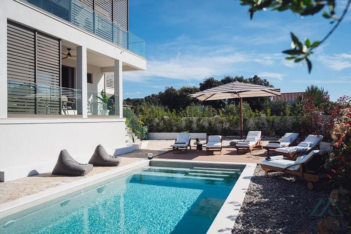 Vila se dvěma apartmány a bazénem, Rogoznica - Dalmácie - foto 1