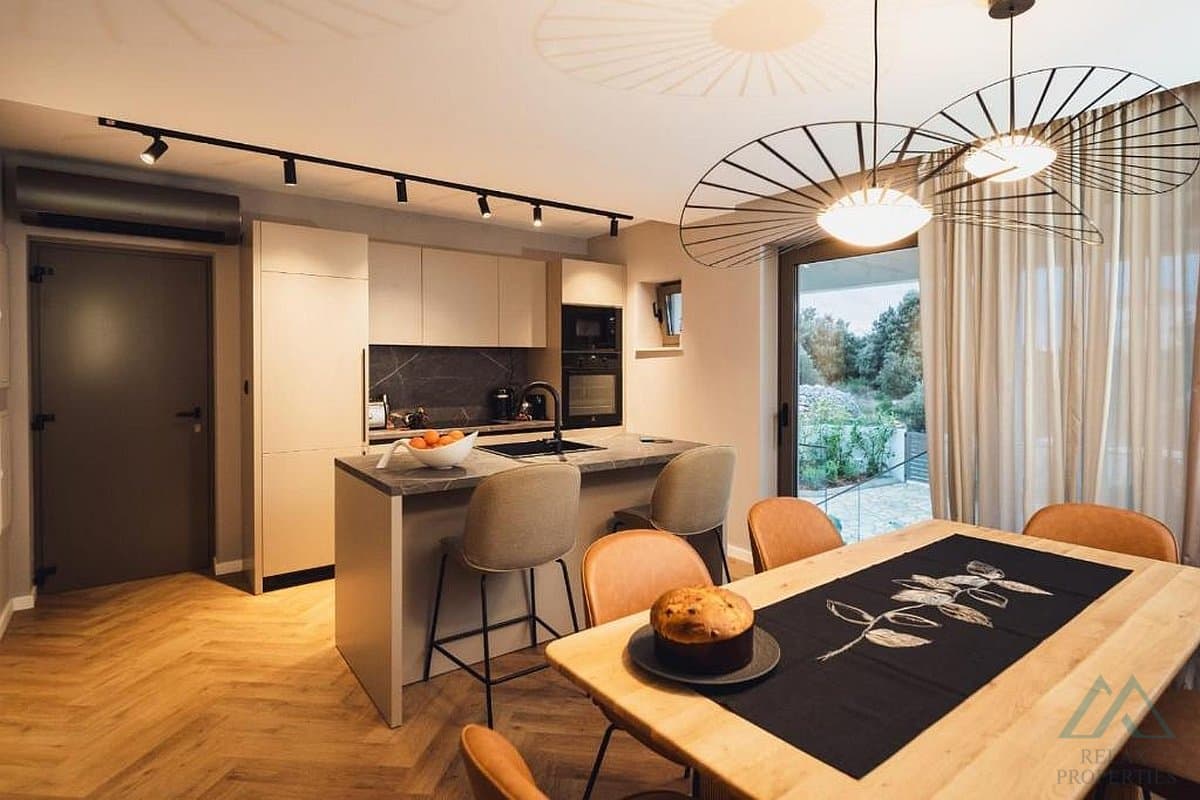 Vila se dvěma apartmány a bazénem, Rogoznica - Dalmácie - foto 8
