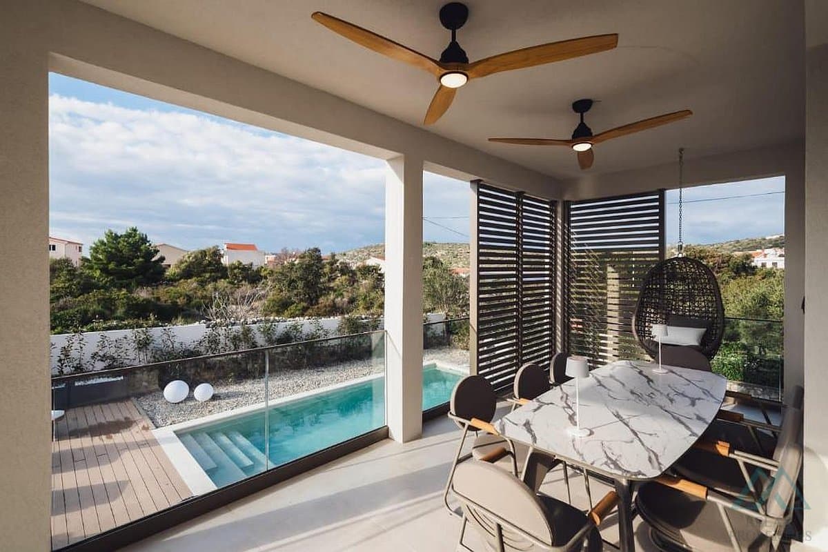 Vila se dvěma apartmány a bazénem, Rogoznica - Dalmácie - foto 4