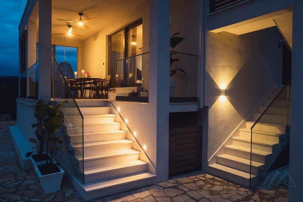 Vila se dvěma apartmány a bazénem, Rogoznica - Dalmácie - foto 17