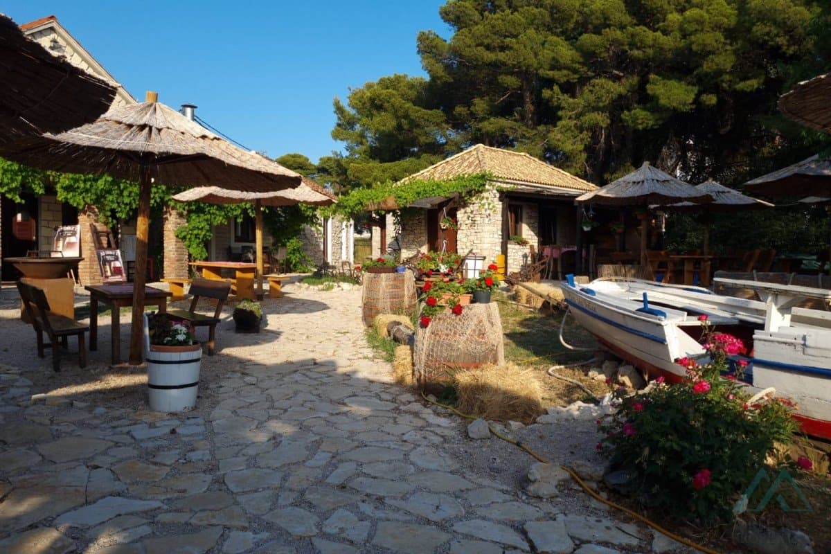 Turistický komplex u moře - etno vesnice, Vodice, první linie u moře - foto 3