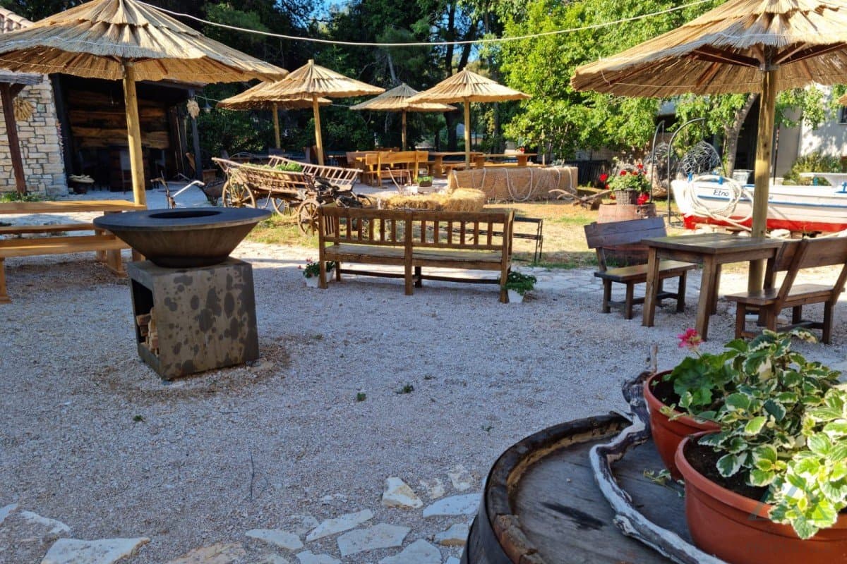 Turistický komplex u moře - etno vesnice, Vodice, první linie u moře - foto 4