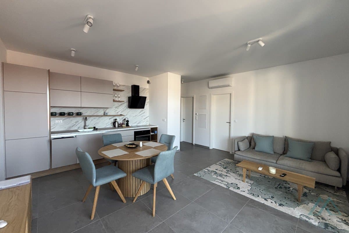 penthouse se 2 ložnicemi, výhledem na moře a střešní terasou - Trogir, Čiovo - foto 5