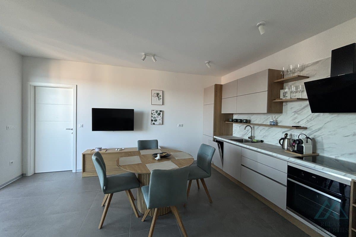 penthouse se 2 ložnicemi, výhledem na moře a střešní terasou - Trogir, Čiovo - foto 7