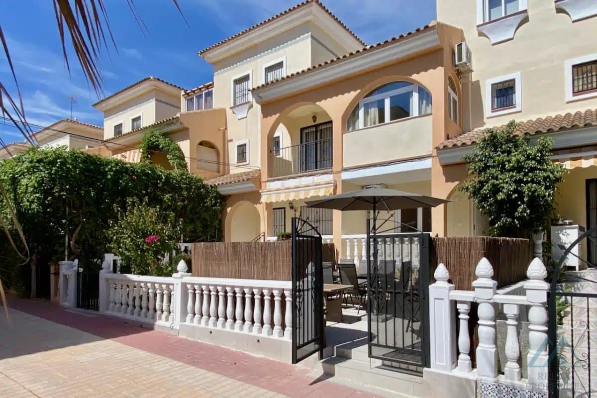 Řadový dům se 4 ložnicemi, v La Laguna II, Playa Flamenca, luxusní rekonstrukce - foto 28