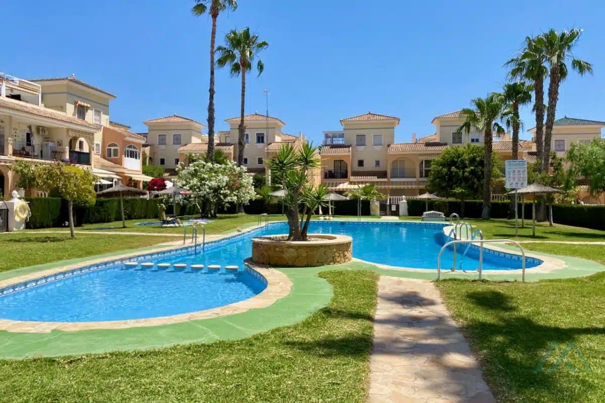 Řadový dům se 4 ložnicemi, v La Laguna II, Playa Flamenca, luxusní rekonstrukce - foto 32