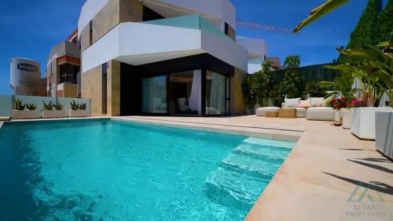 Vila se 3 ložnicemi ve Villa Le Mans, Los Altos s vlastním bazénem - foto 1