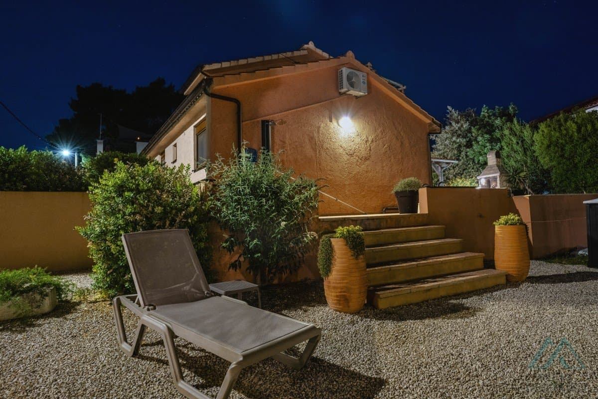 Rekreační dům s bazénem, saunou a výhledem na moře - ostrov Hvar, 150 m od moře - foto 16