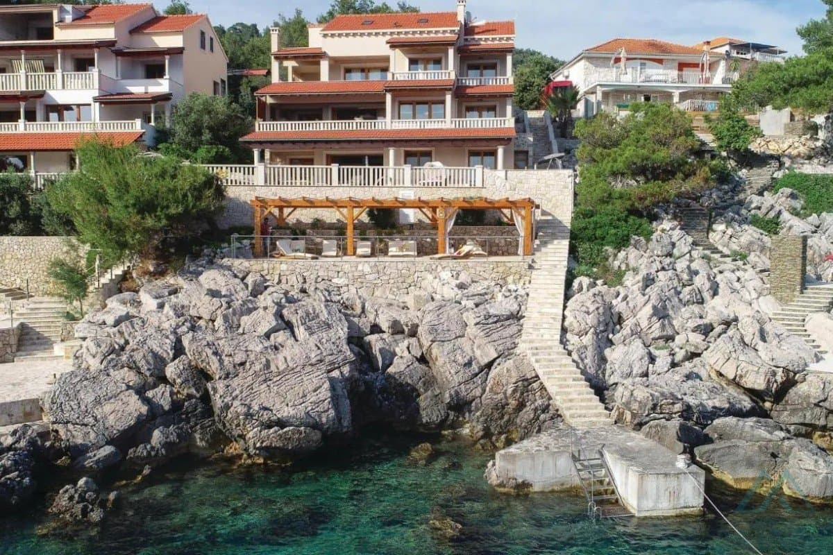 Luxusní vila u moře s bazénem - ostrov Korčula, první linie, Chorvatsko - foto 1
