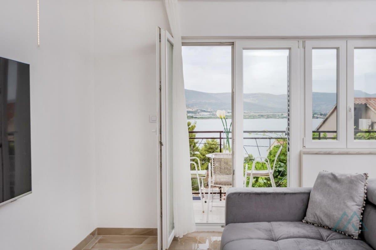 Zrekonstruovaný apartmán s výhledem na moře a velkou zahradou - Trogir, 100 m od moře - foto 5