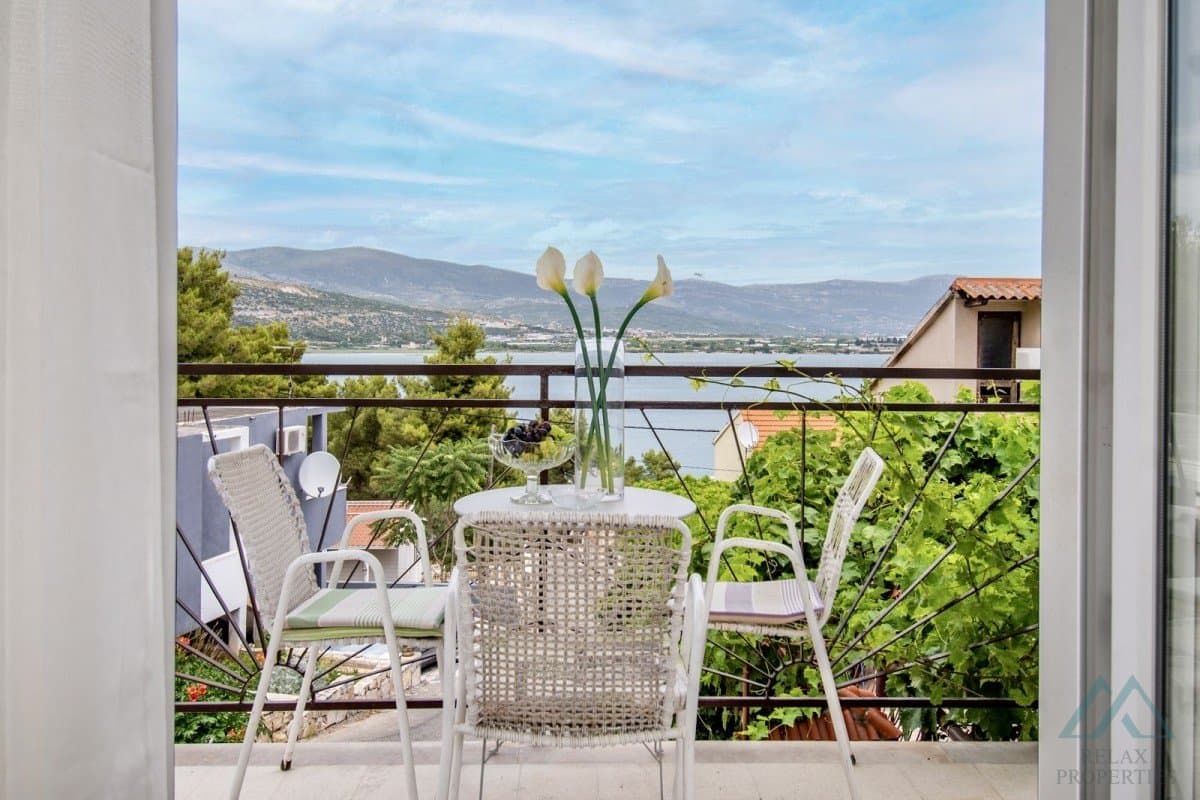 Zrekonstruovaný apartmán s výhledem na moře a velkou zahradou - Trogir, 100 m od moře - foto 6