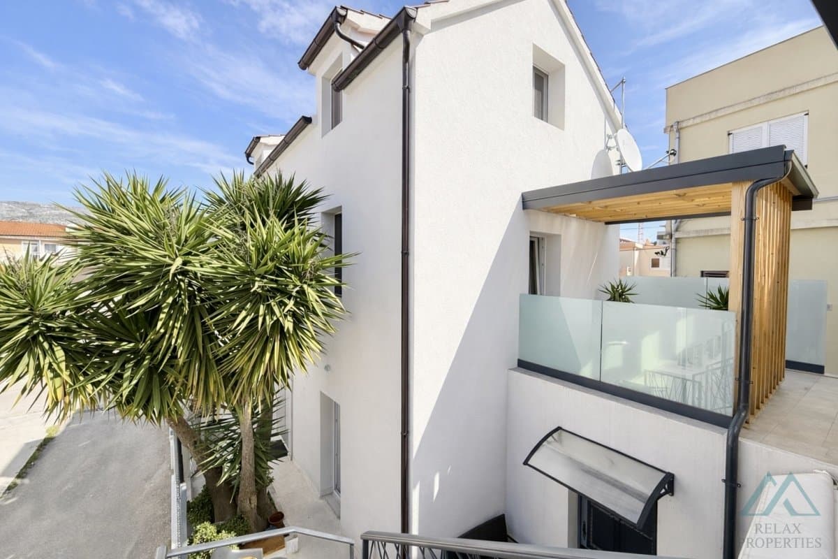 Moderní apartmánový dům s 6 jednotkami - Trogir, 150 m od moře, výborná investice - foto 1