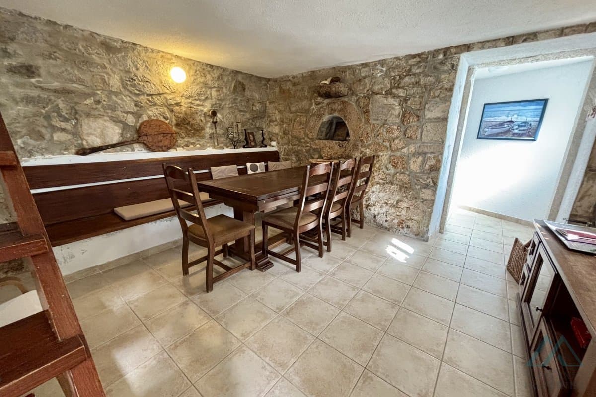 Renovovaný kamenný dům u moře - 1. řada, Omiš, Chorvatsko - foto 3