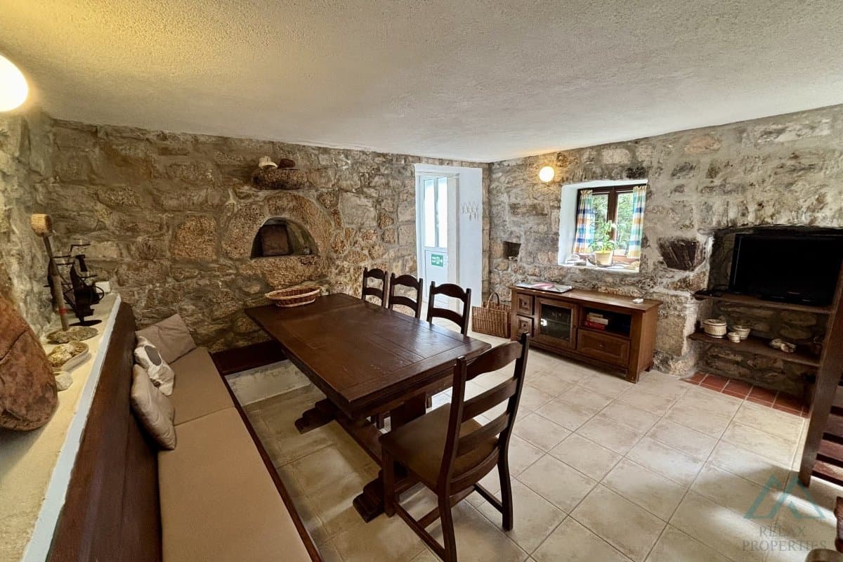 Renovovaný kamenný dům u moře - 1. řada, Omiš, Chorvatsko - foto 4