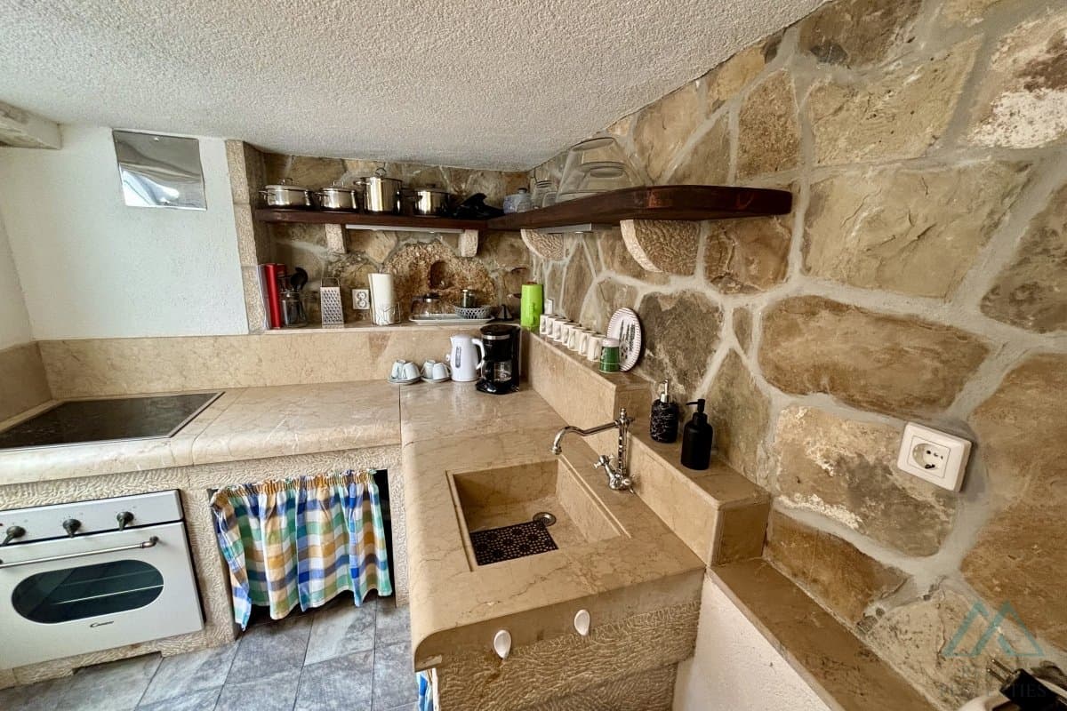 Renovovaný kamenný dům u moře - 1. řada, Omiš, Chorvatsko - foto 5