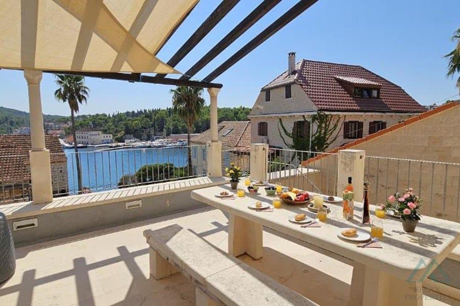 Tradiční kamenný dům s bazénem a výhledem na moře - ostrov Brač, 30 m od moře - foto 13