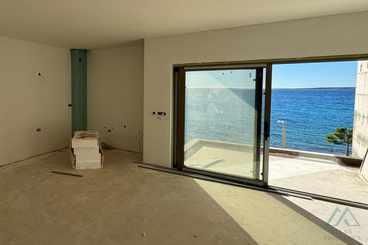 Moderní apartmán se 2 ložnicemi a výhledem na moře - novostavba, 1. linie, ostrov Pag, Chorvatsko - foto 4