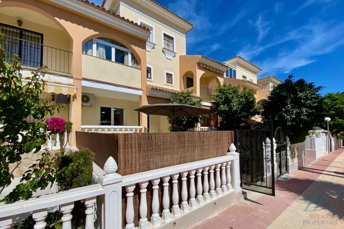 Řadový dům s terasou, bazénem v Orihuela Costa - foto 22