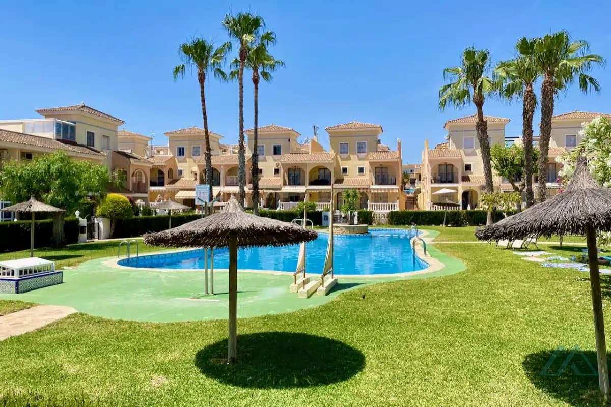 Řadový dům s terasou, bazénem v Orihuela Costa - foto 25
