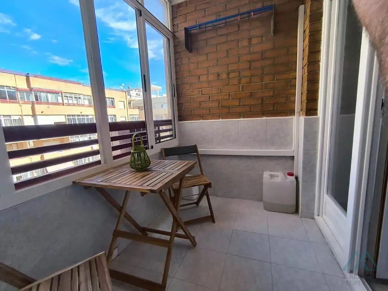 Zrekonstruovaný apartmán s terasou a bazénem, 600 m od pláže, Torrevieja - foto 1