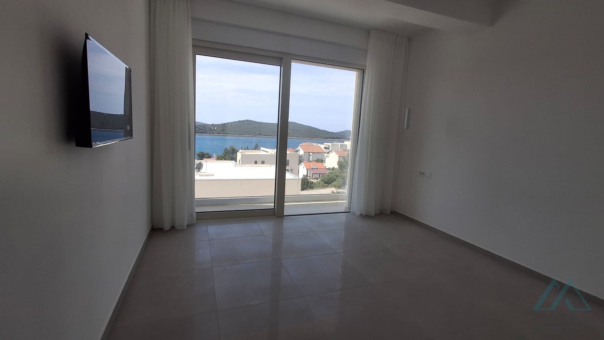 Moderní nově postavená vila s bazénem a výhledem na moře - Žaborić, Chorvatsko - foto 10